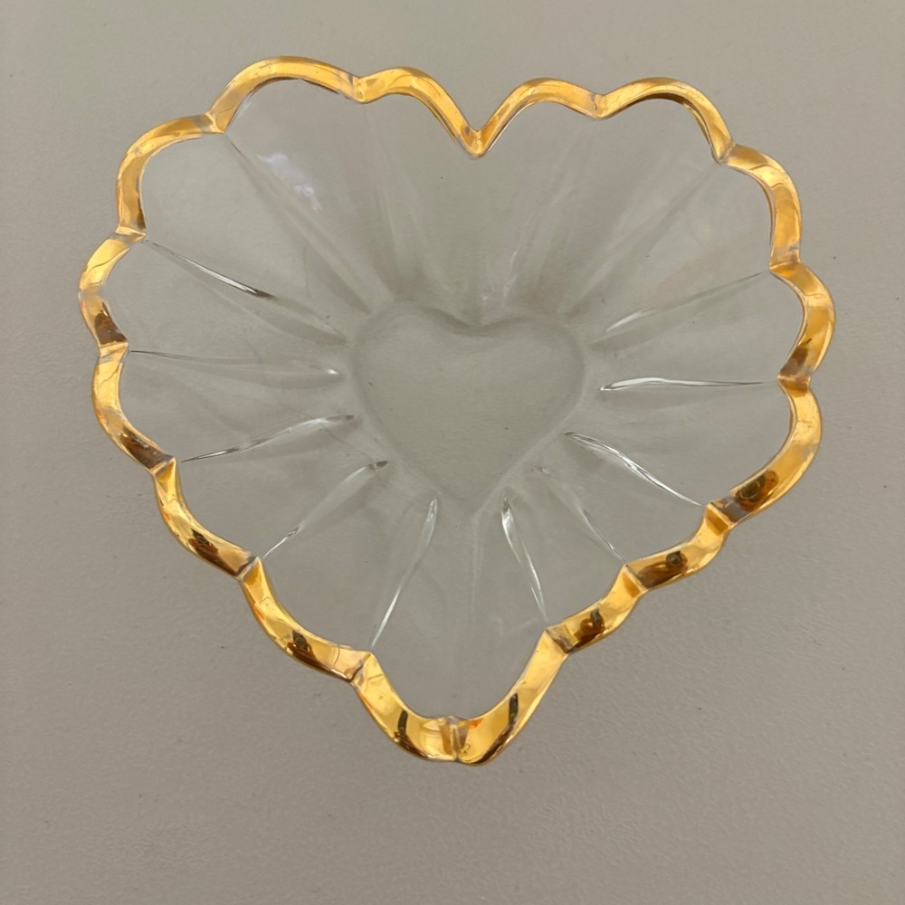 VTG Heart Shaped Glass Trinket Dish‎ Gold Rim Scalloped Edge Jewelry Candy Bowl